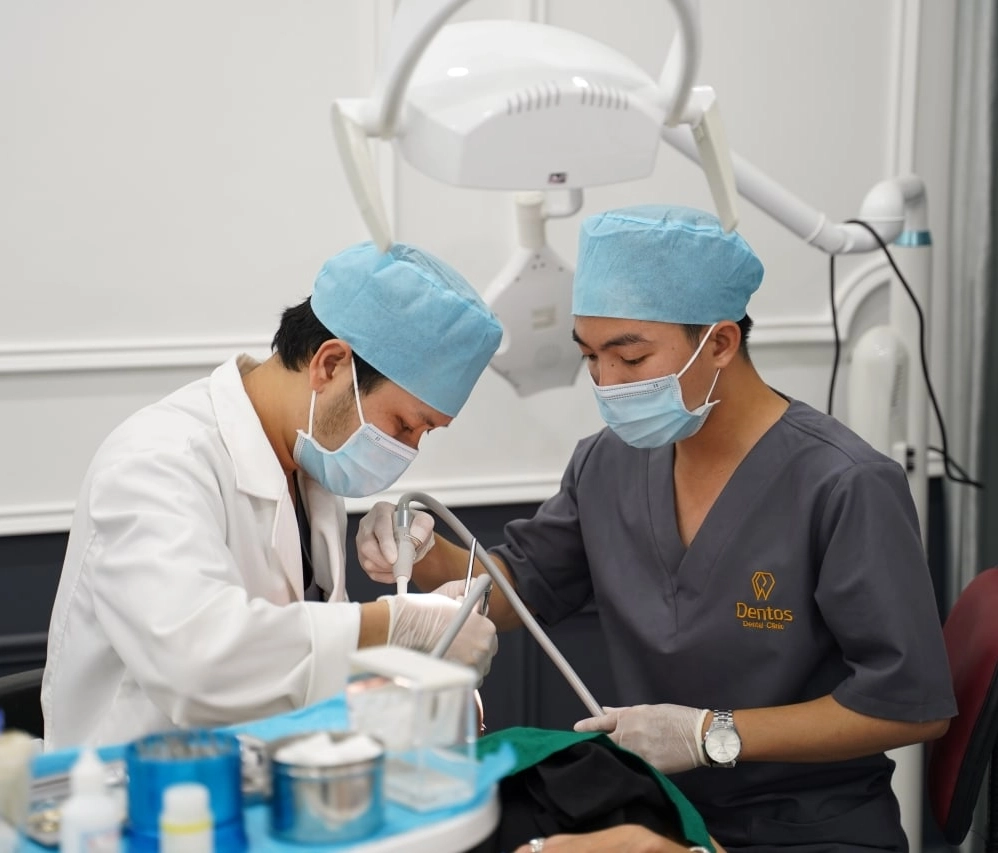 Có thật bọc răng sứ bị hôi miệng?